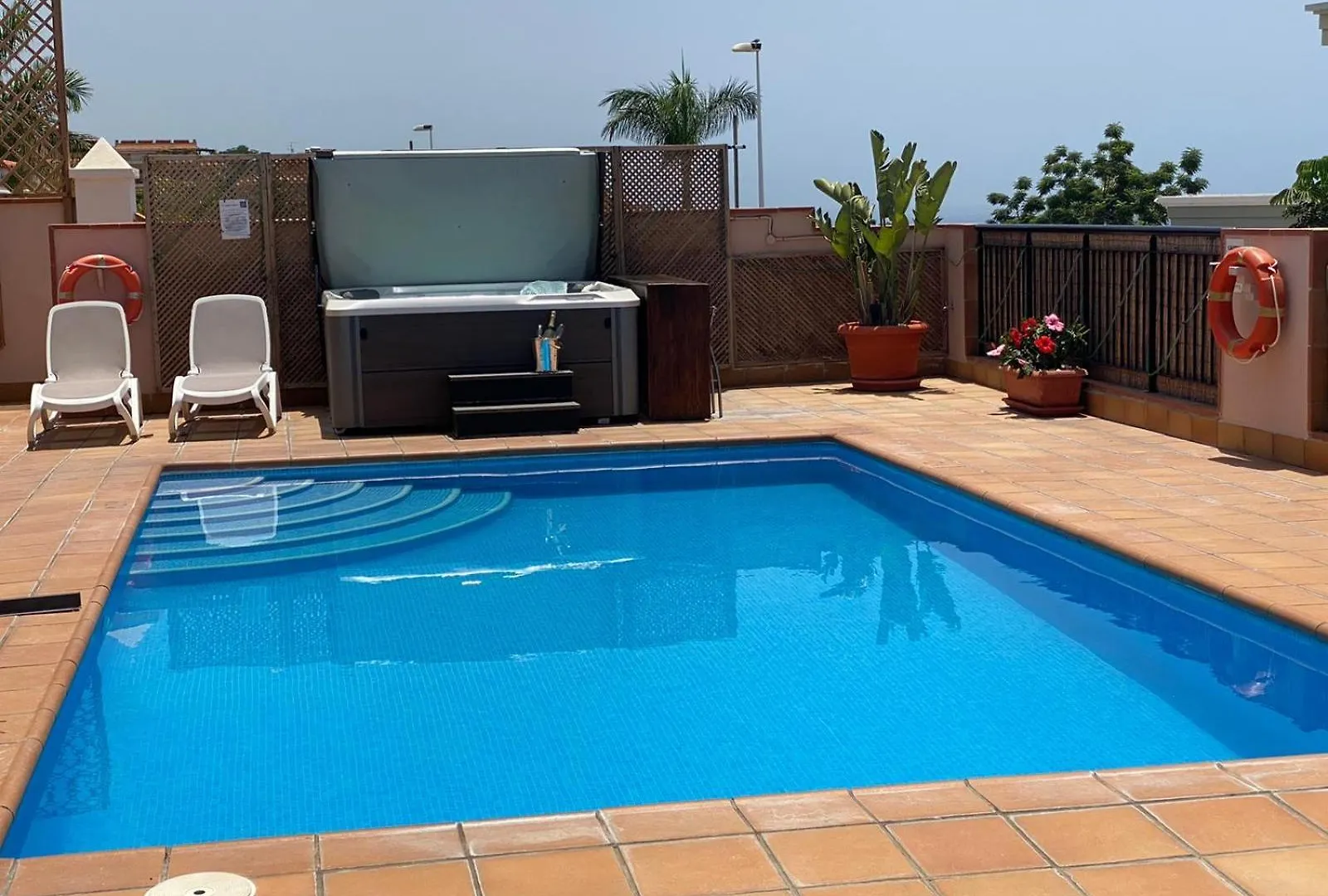 Self Catering Luxury Villa In The Beautiful Area Of Puerto Santiago Tenerife With 5 Bedrooms 2 Sofabeds For Up To 10 Guests Private Swimming Pool And Many Other Activities To Entertain The Family Secure Parking For 2 Cars And Disabled Access Througho Puerto de Santiago