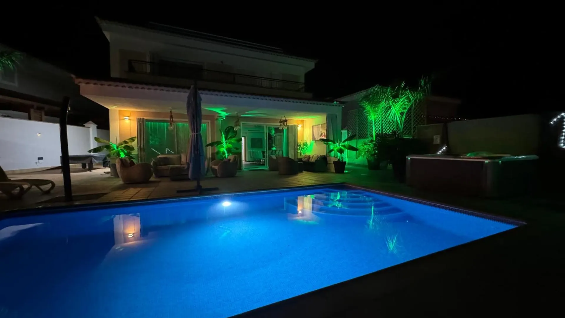 Self Catering Luxury Villa In The Beautiful Area Of Puerto Santiago Tenerife With 5 Bedrooms 2 Sofabeds For Up To 10 Guests Private Swimming Pool And Many Other Activities To Entertain The Family Secure Parking For 2 Cars And Disabled Access Througho Puerto de Santiago