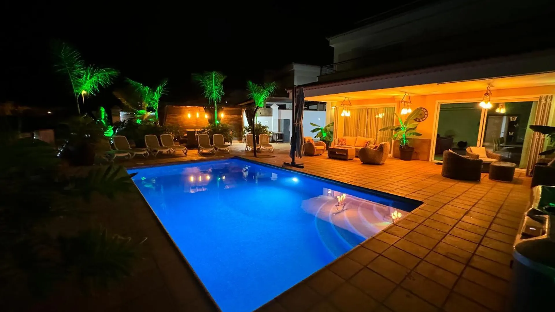 Self Catering Luxury Villa In The Beautiful Area Of Puerto Santiago Tenerife With 5 Bedrooms 2 Sofabeds For Up To 10 Guests Private Swimming Pool And Many Other Activities To Entertain The Family Secure Parking For 2 Cars And Disabled Access Througho Puerto de Santiago