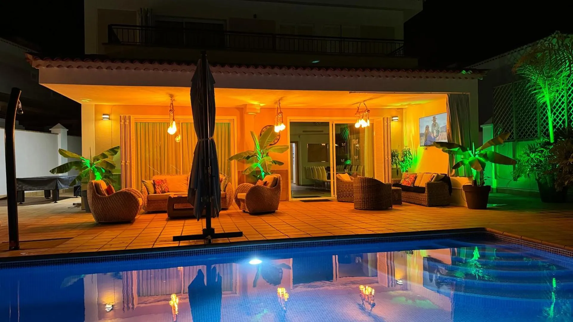 Self Catering Luxury Villa In The Beautiful Area Of Puerto Santiago Tenerife With 5 Bedrooms 2 Sofabeds For Up To 10 Guests Private Swimming Pool And Many Other Activities To Entertain The Family Secure Parking For 2 Cars And Disabled Access Througho Puerto de Santiago Spanyolország