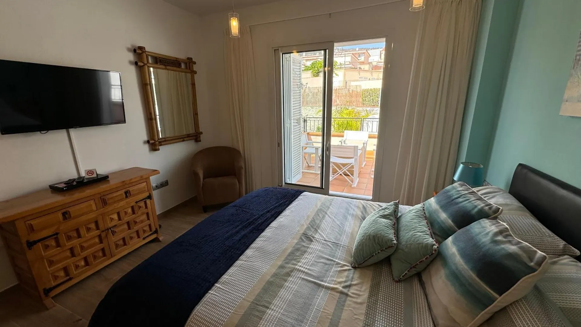 Self Catering Luxury Villa In The Beautiful Area Of Puerto Santiago Tenerife With 5 Bedrooms 2 Sofabeds For Up To 10 Guests Private Swimming Pool And Many Other Activities To Entertain The Family Secure Parking For 2 Cars And Disabled Access Througho Puerto de Santiago
