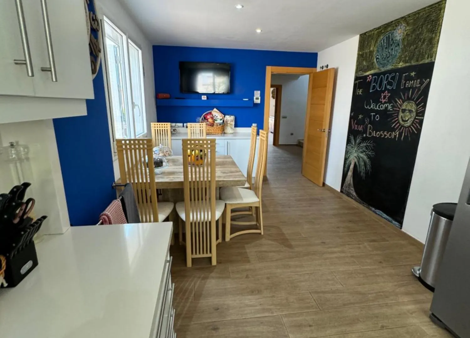 Self Catering Luxury Villa In The Beautiful Area Of Puerto Santiago Tenerife With 5 Bedrooms 2 Sofabeds For Up To 10 Guests Private Swimming Pool And Many Other Activities To Entertain The Family Secure Parking For 2 Cars And Disabled Access Througho Puerto de Santiago