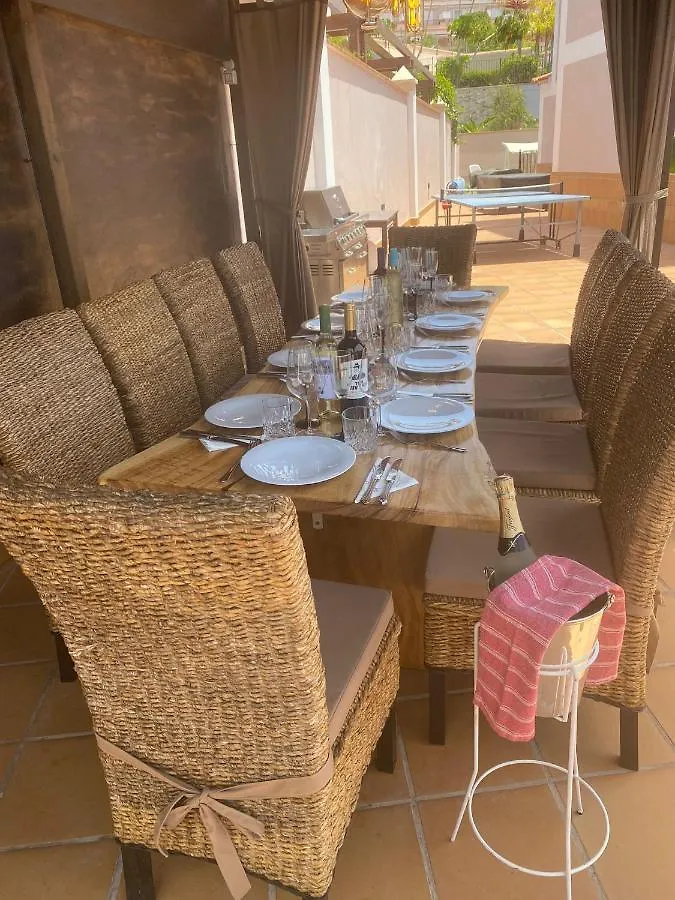 Villa Puerto Santiago: Luxury 5-Bedroom with Pool and Disabled Access Puerto de Santiago