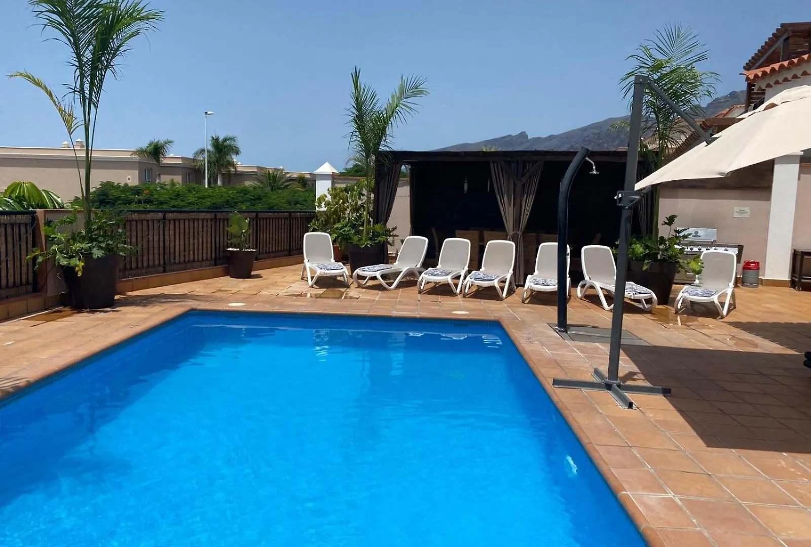 Villa Puerto Santiago: Luxury 5-Bedroom with Pool and Disabled Access Puerto de Santiago