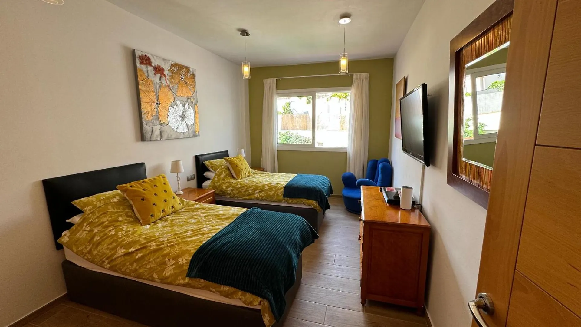 Villa Puerto Santiago: Luxury 5-Bedroom with Pool and Disabled Access Puerto de Santiago  Puerto de Santiago (Tenerife)