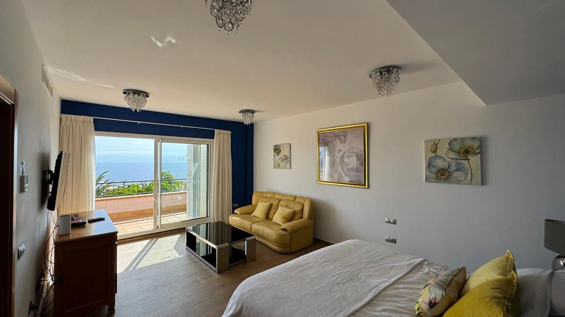 Villa Puerto Santiago: Luxury 5-Bedroom with Pool and Disabled Access Puerto de Santiago