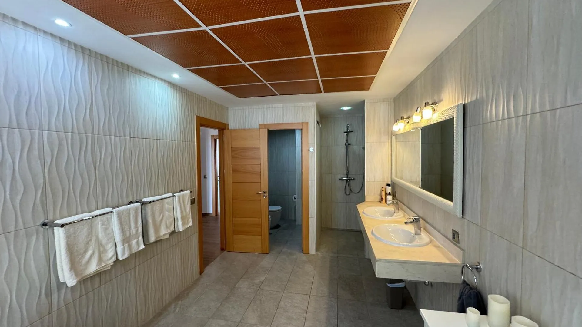 Villa Puerto Santiago: Luxury 5-Bedroom with Pool and Disabled Access Puerto de Santiago  0*, Puerto de Santiago (Tenerife)
